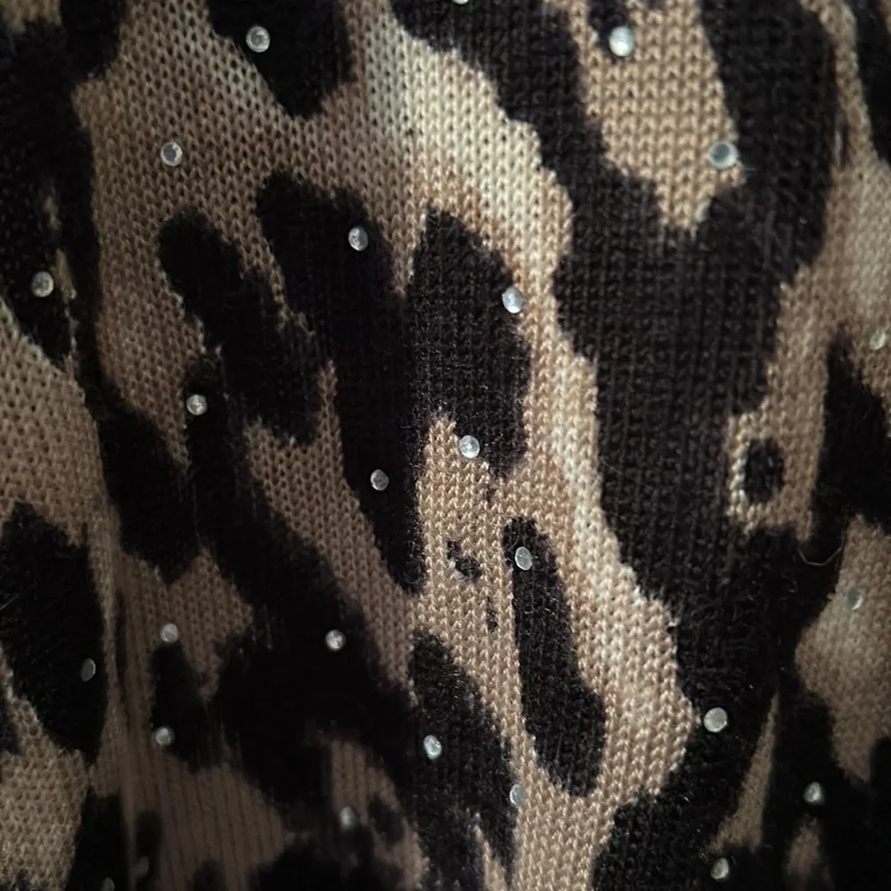Light animal print sweater - Picture 2 of 5
